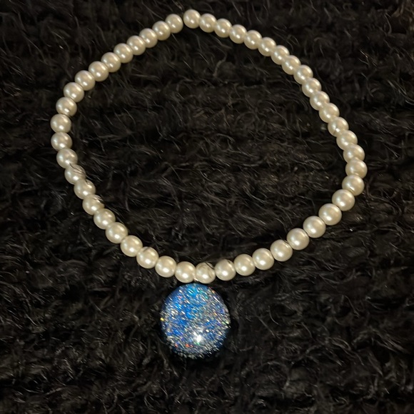 Blue Glittery Marble Glass & Stretch Faux Pearls Hand Design Necklace - Picture 5 of 17